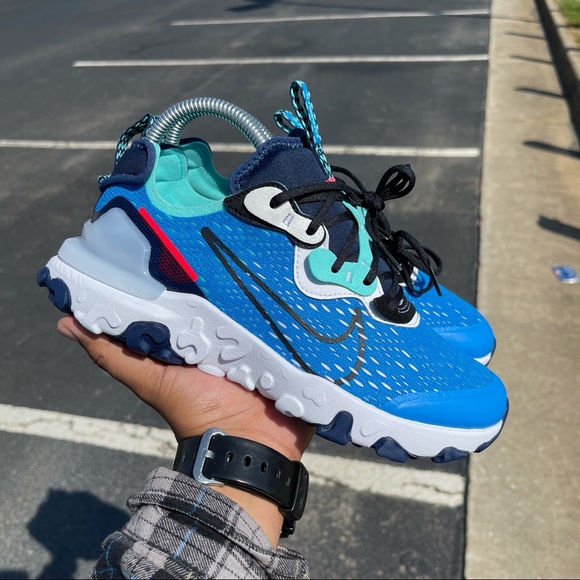Nike Reacts - Picture 3 of 10